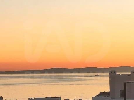 2 soverom Leilighet til salgs i Cadiz by med svømmebasseng garasje - € 550 000 (Ref: 9988164)