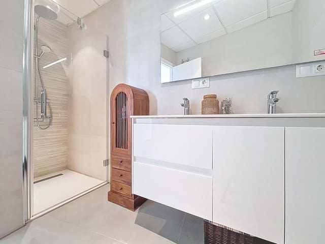2 soverom Leilighet til salgs i Cádiz by med svømmebasseng garasje - € 550 000 (Ref: 9988164)