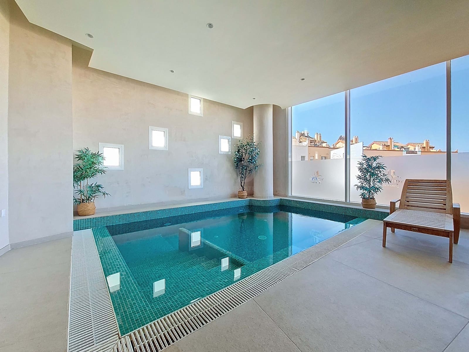 2 soverom Leilighet til salgs i Cadiz by med svømmebasseng garasje - € 550 000 (Ref: 9988164)