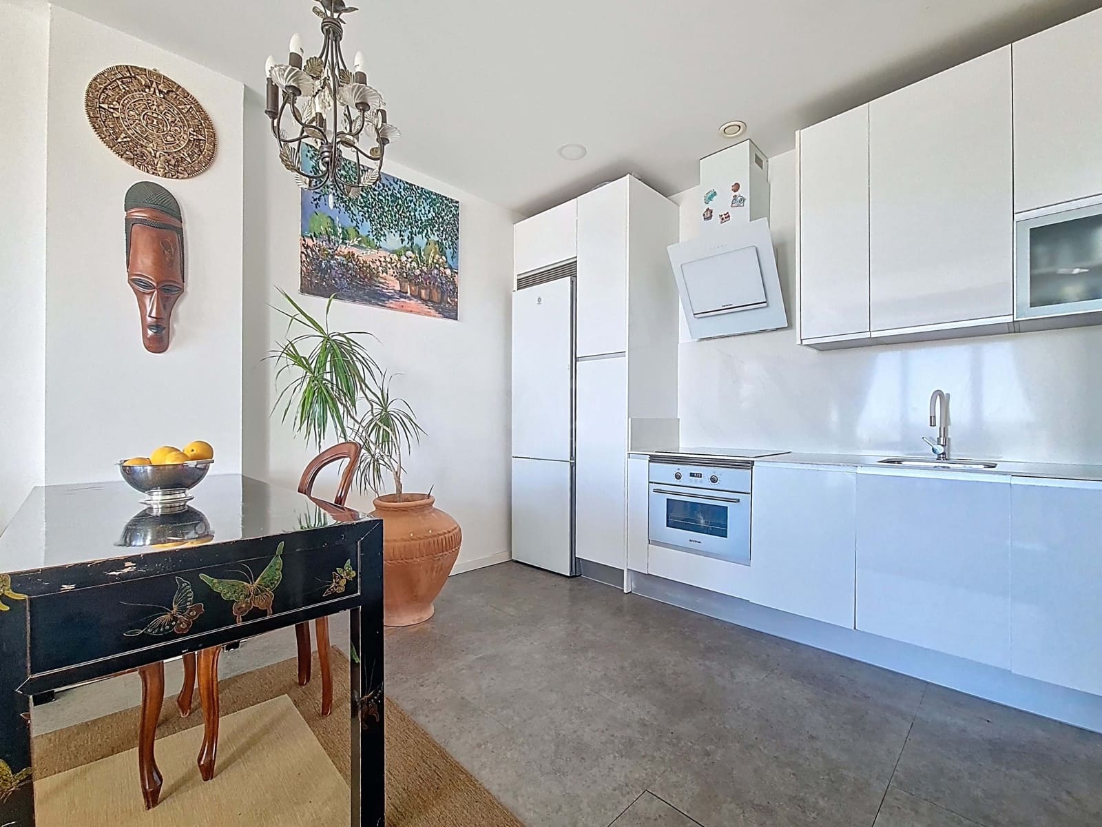2 soverom Leilighet til salgs i Cadiz by med svømmebasseng garasje - € 550 000 (Ref: 9988164)