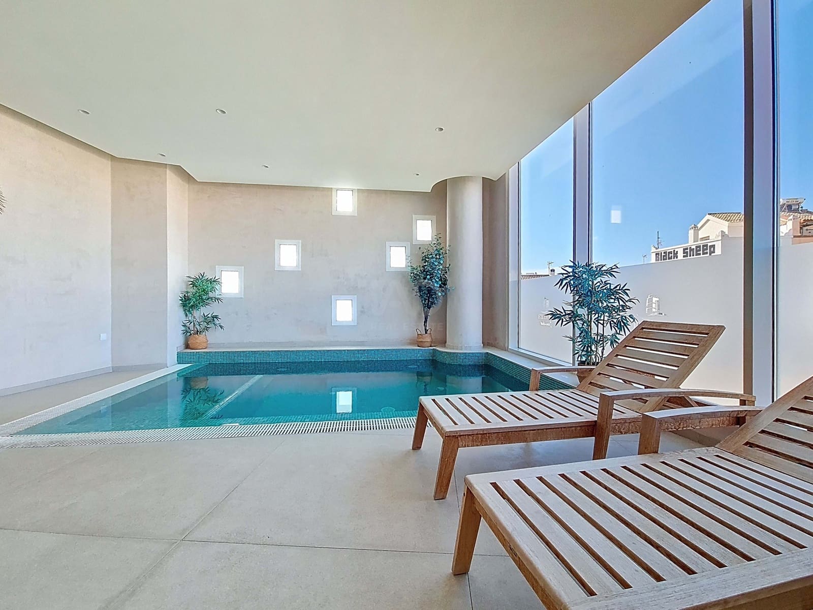 2 soverom Leilighet til salgs i Cadiz by med svømmebasseng garasje - € 550 000 (Ref: 9988164)