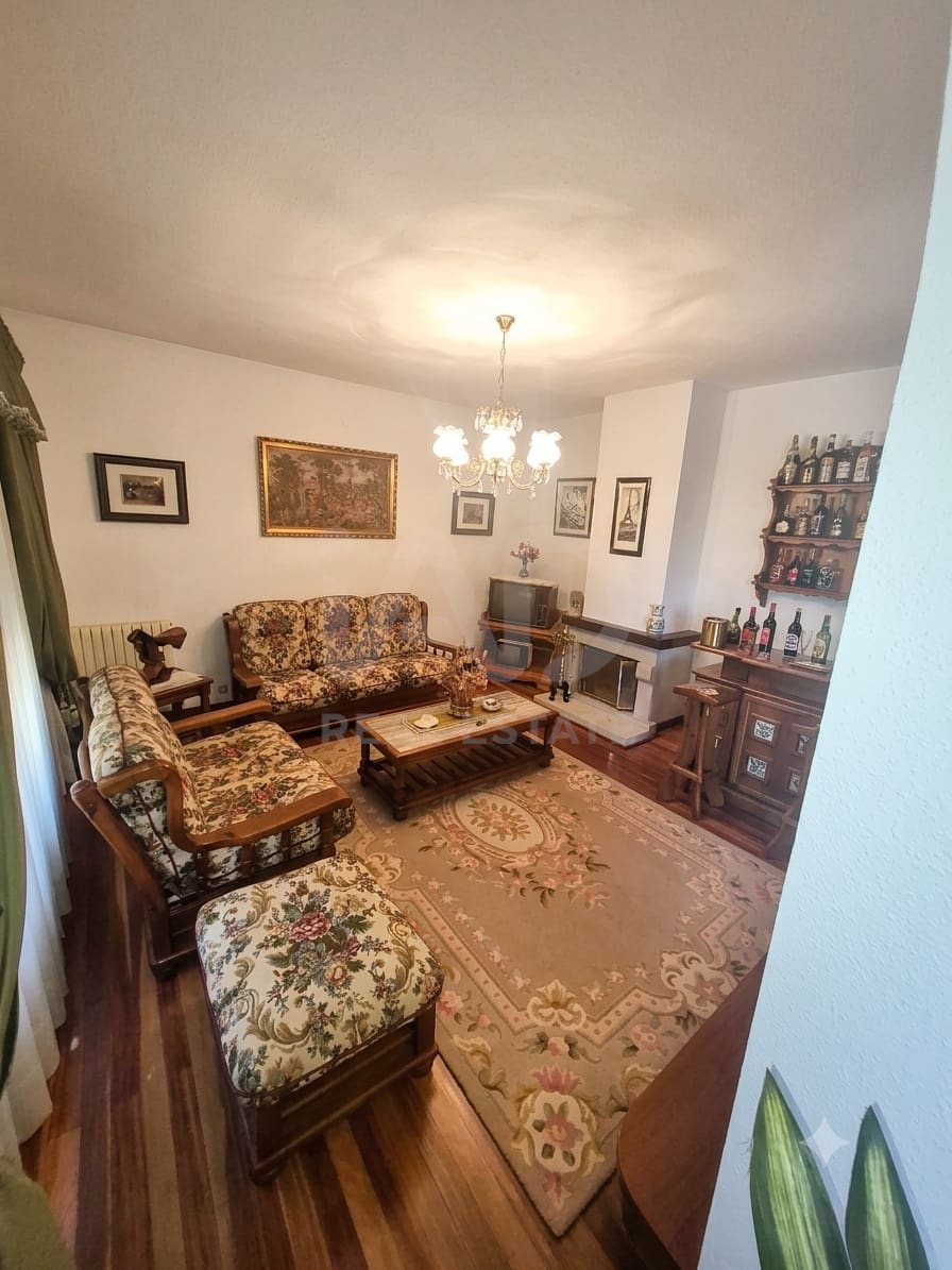 4 camera da letto Villa in vendita in Leon citta con piscina garage - 320.000 € (Rif: 9988166)
