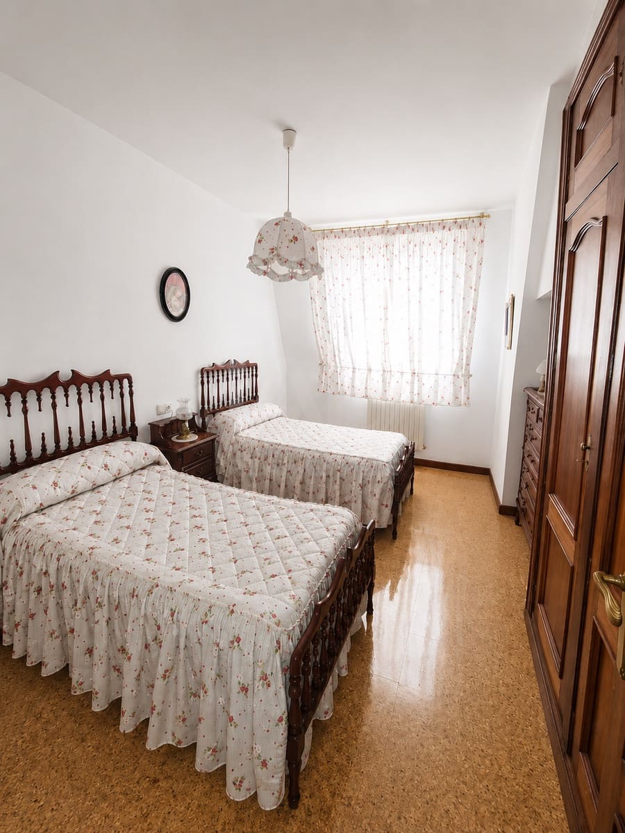 4 camera da letto Villa in vendita in Leon citta con piscina garage - 320.000 € (Rif: 9988166)