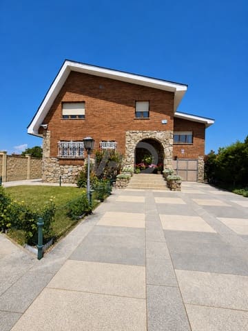 4 camera da letto Villa in vendita in León città con piscina garage - 320.000 € (Rif: 9988166)