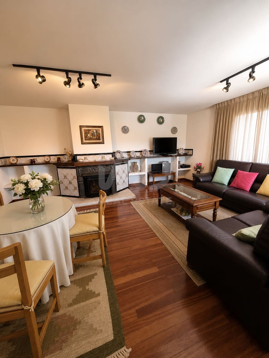 4 camera da letto Villa in vendita in Leon citta con piscina garage - 320.000 € (Rif: 9988166)