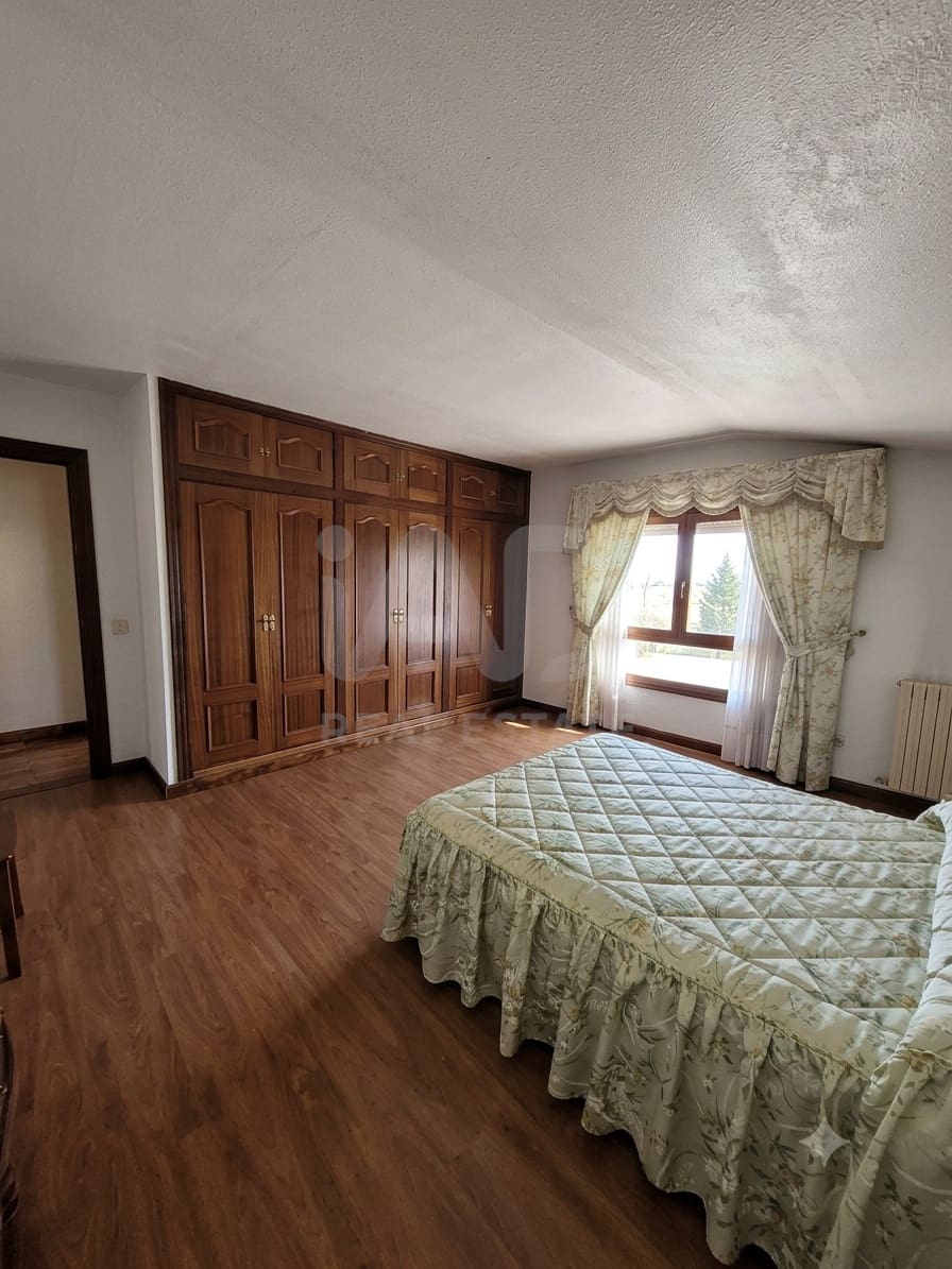4 camera da letto Villa in vendita in Leon citta con piscina garage - 320.000 € (Rif: 9988166)
