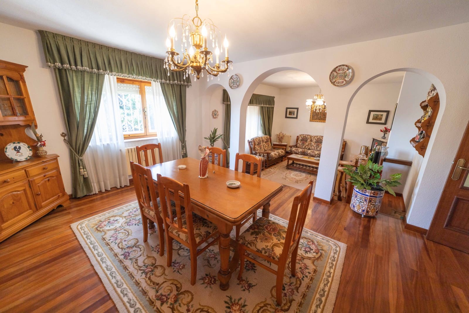 4 camera da letto Villa in vendita in Leon citta con piscina garage - 320.000 € (Rif: 9988166)