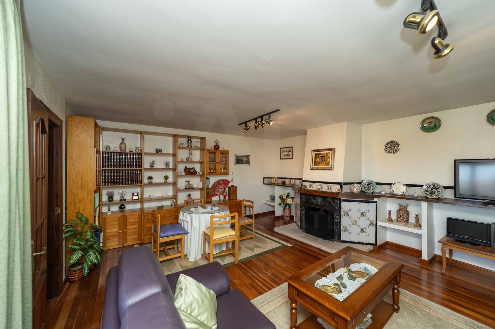 4 camera da letto Villa in vendita in Leon citta con piscina garage - 320.000 € (Rif: 9988166)