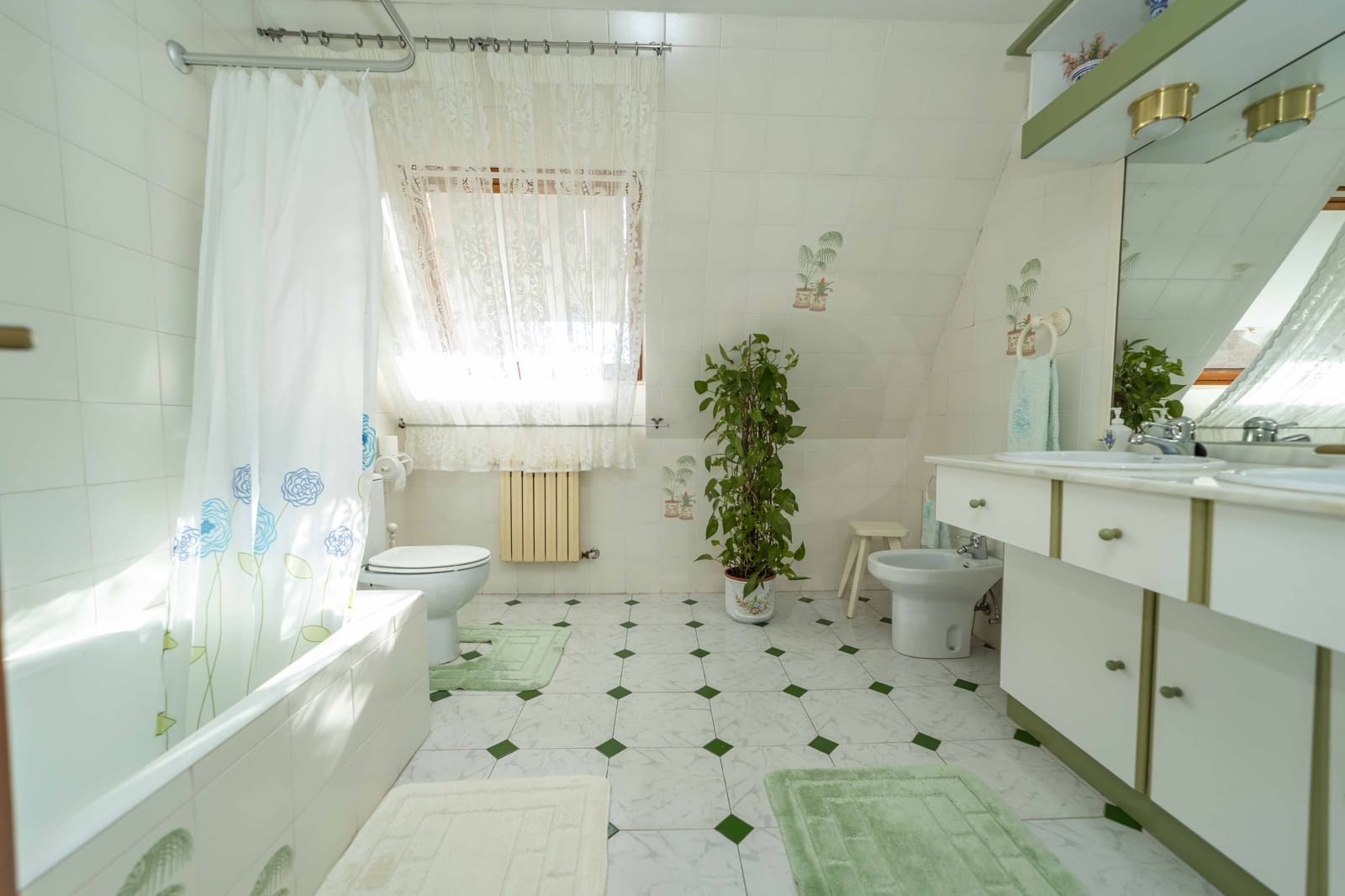 4 camera da letto Villa in vendita in Leon citta con piscina garage - 320.000 € (Rif: 9988166)