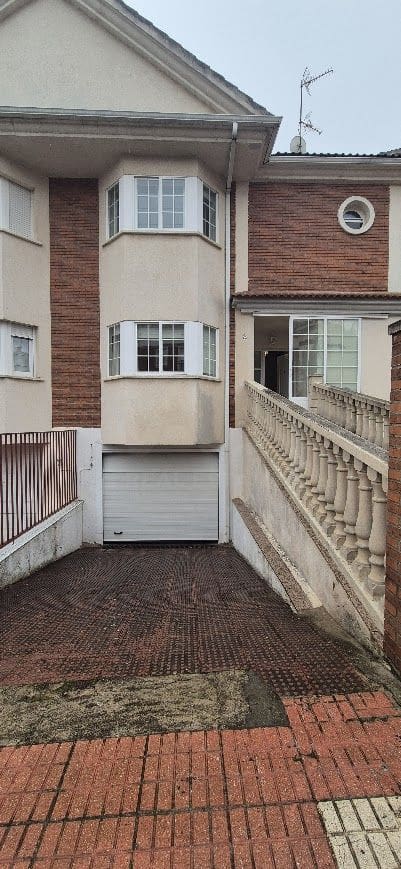 5 bedroom Terraced Villa for sale in Salamanca city with pool garage - € 350,000 (Ref: 9988170)