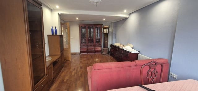 5 bedroom Terraced Villa for sale in Salamanca city with pool garage - € 350,000 (Ref: 9988170)