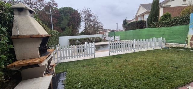 5 bedroom Terraced Villa for sale in Salamanca city with pool garage - € 350,000 (Ref: 9988170)