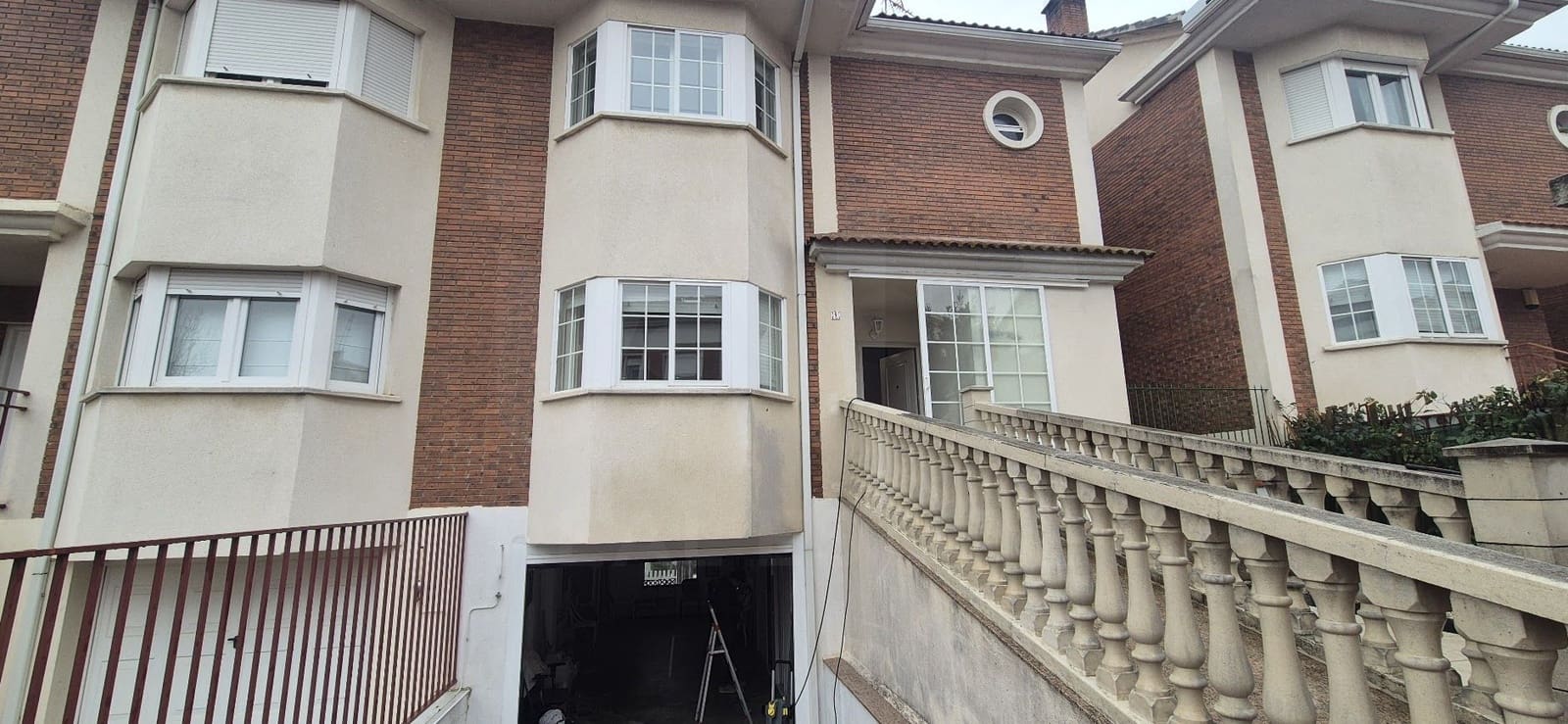 5 bedroom Terraced Villa for sale in Salamanca city with pool garage - € 350,000 (Ref: 9988170)