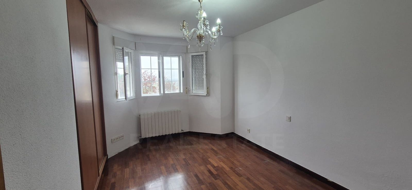 5 bedroom Terraced Villa for sale in Salamanca city with pool garage - € 350,000 (Ref: 9988170)