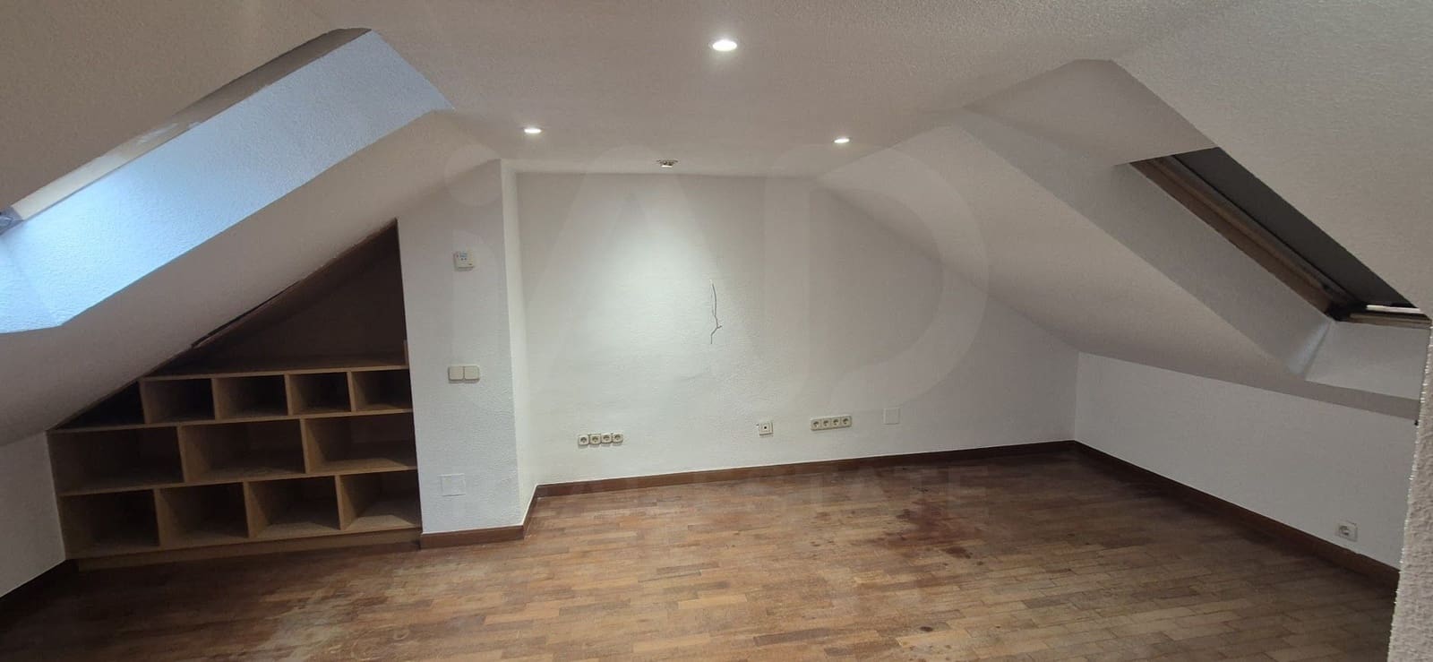 5 bedroom Terraced Villa for sale in Salamanca city with pool garage - € 350,000 (Ref: 9988170)