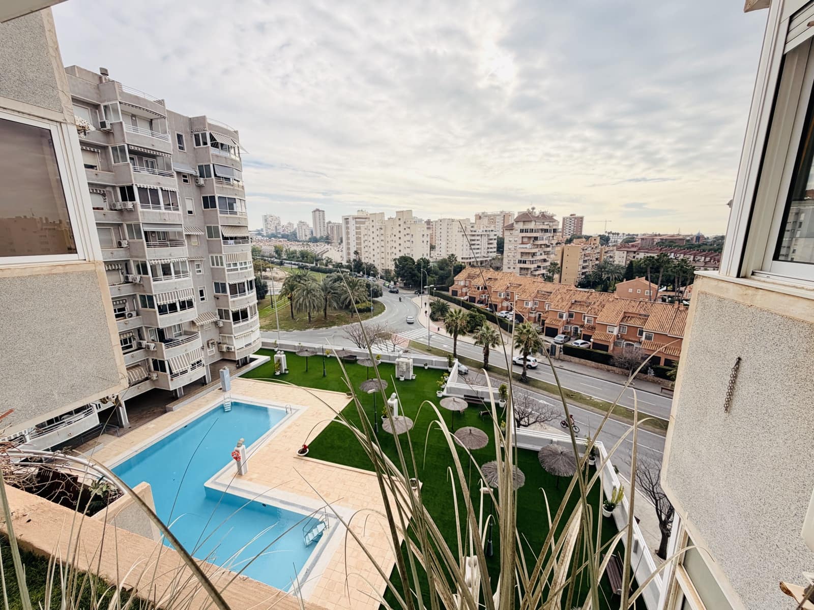 2 bedroom Apartment for sale in Alicante / Alacant city with pool garage - € 345,000 (Ref: 9988172)