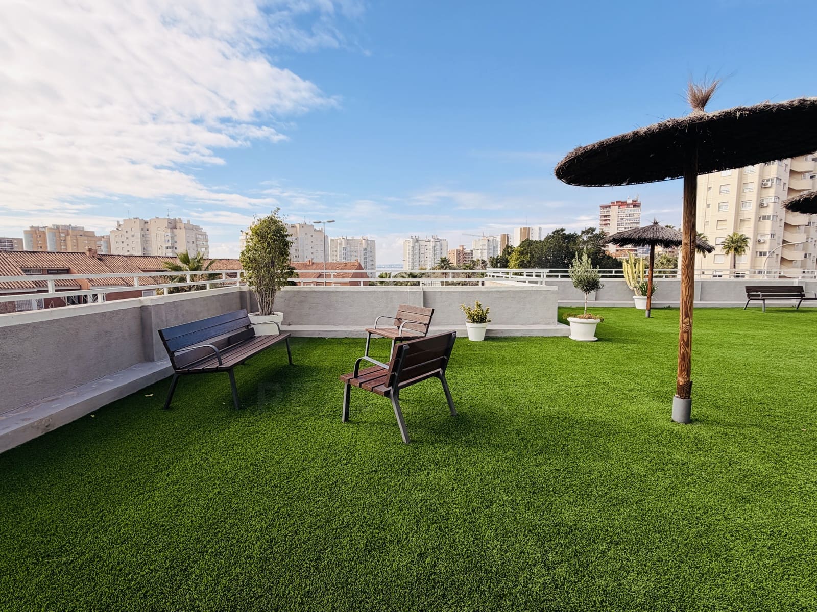 2 bedroom Apartment for sale in Alicante / Alacant city with pool garage - € 345,000 (Ref: 9988172)