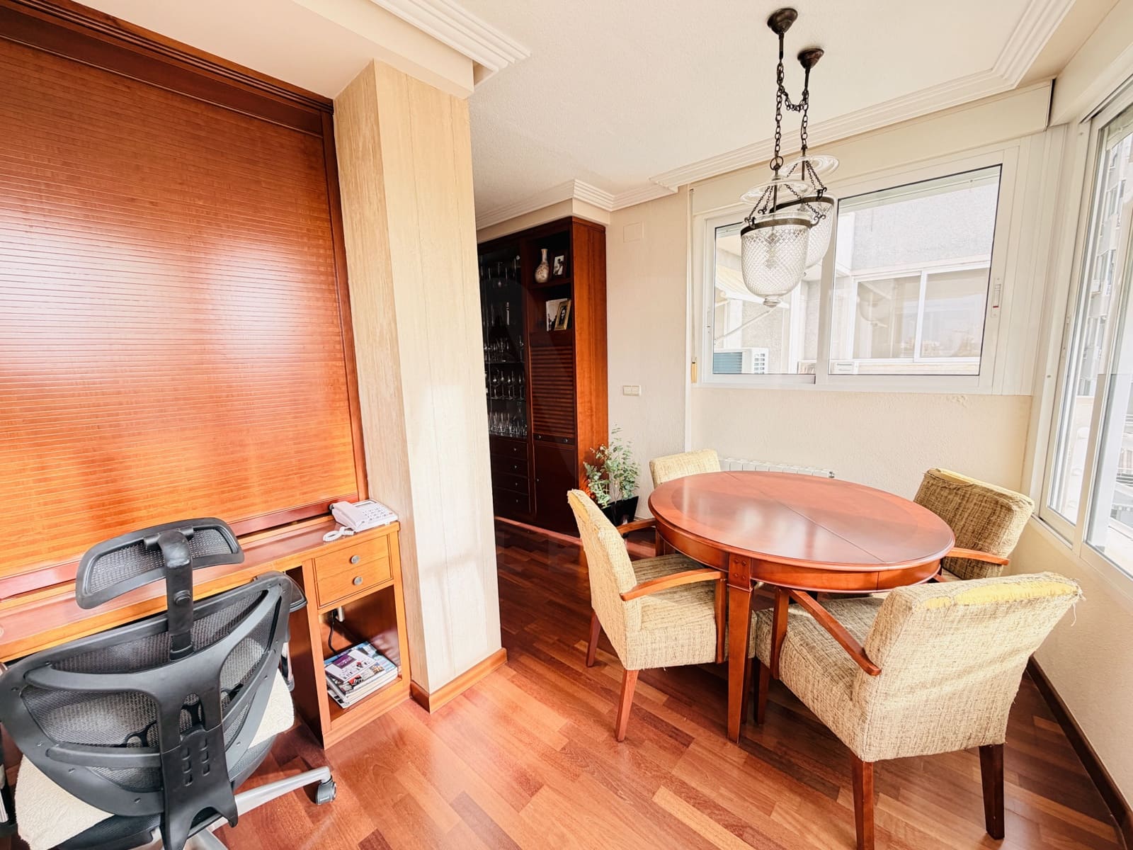 2 bedroom Apartment for sale in Alicante / Alacant city with pool garage - € 345,000 (Ref: 9988172)