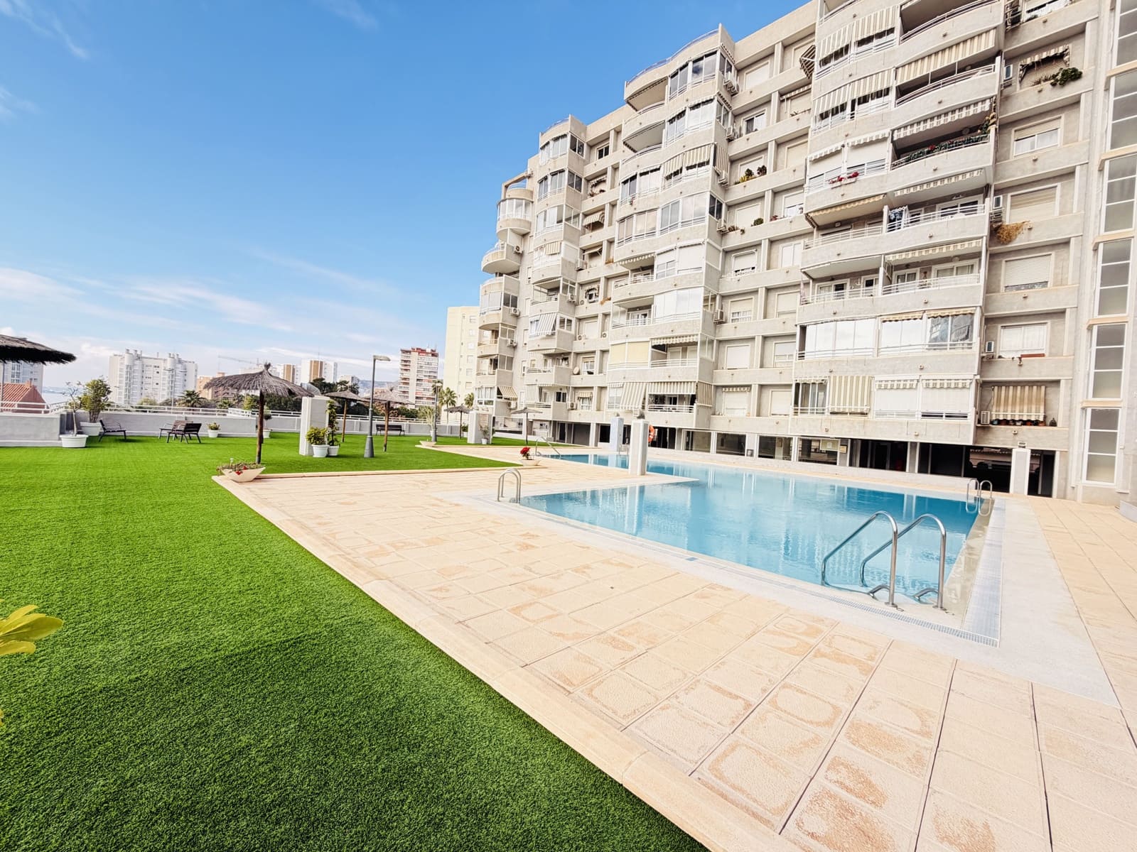 2 bedroom Apartment for sale in Alicante / Alacant city with pool garage - € 345,000 (Ref: 9988172)