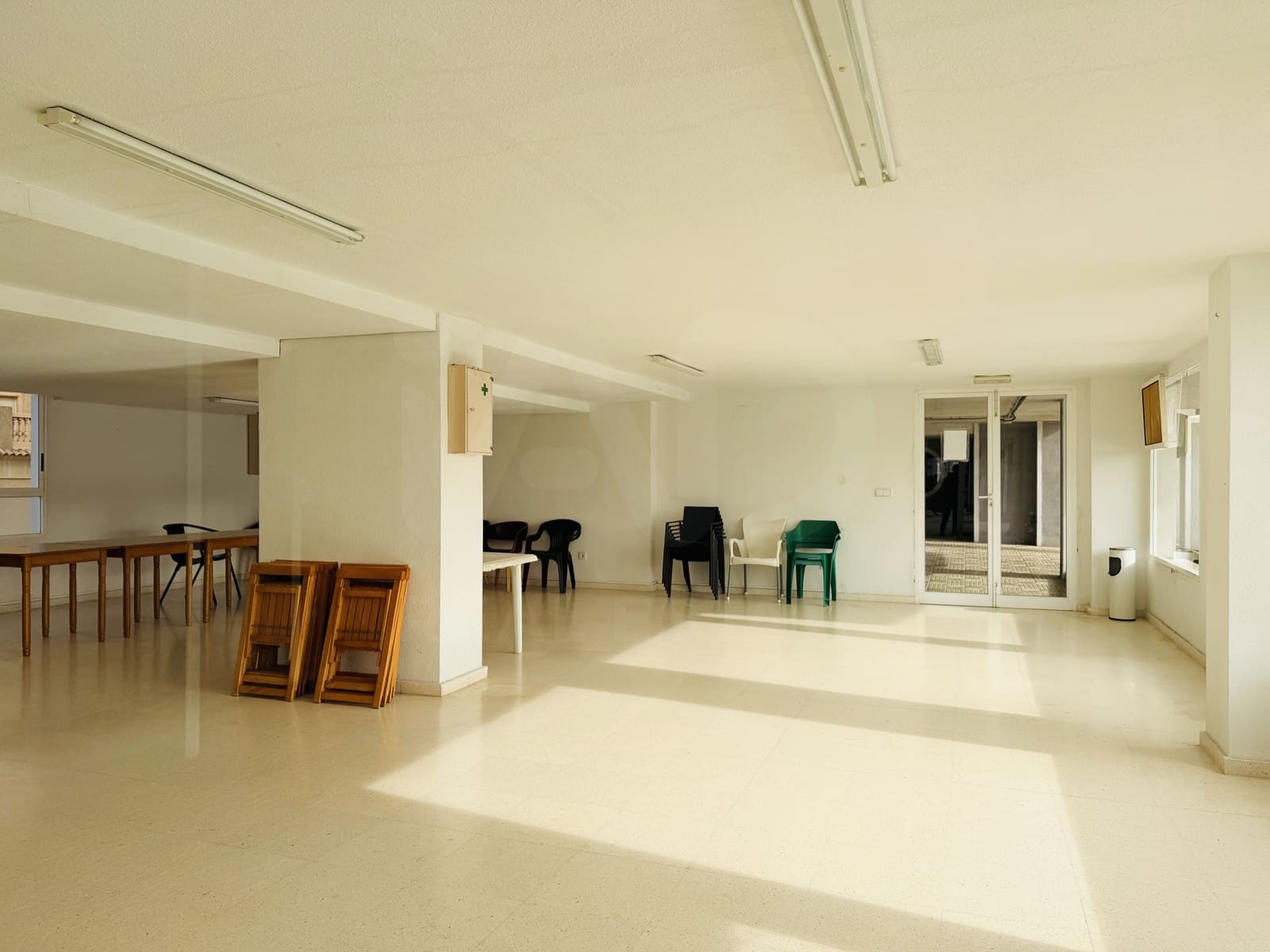 2 bedroom Apartment for sale in Alicante / Alacant city with pool garage - € 345,000 (Ref: 9988172)