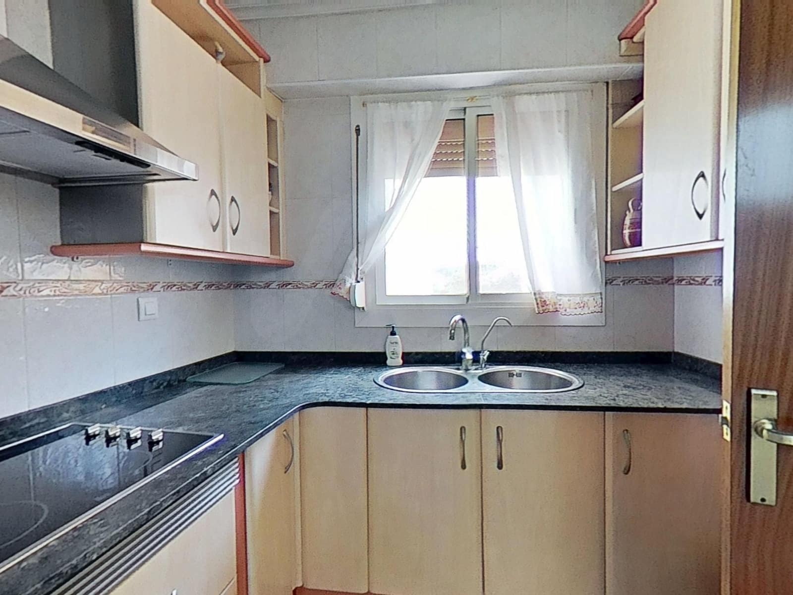 Commercial for sale in La Canonja - € 249,000 (Ref: 9988173)