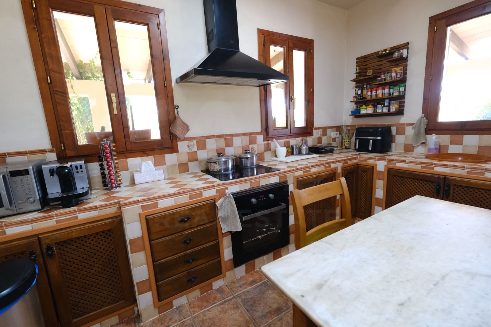 4 makuuhuone Omakotitalo myytävänä paikassa Lloseta mukana uima-altaan - 1 040 000 € (Ref: 9988176)