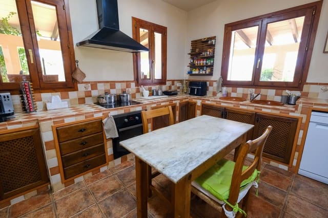 Finca/Casa Rural de 4 habitaciones en Lloseta en venta con piscina - 995.000 € (Ref: 9988176)
