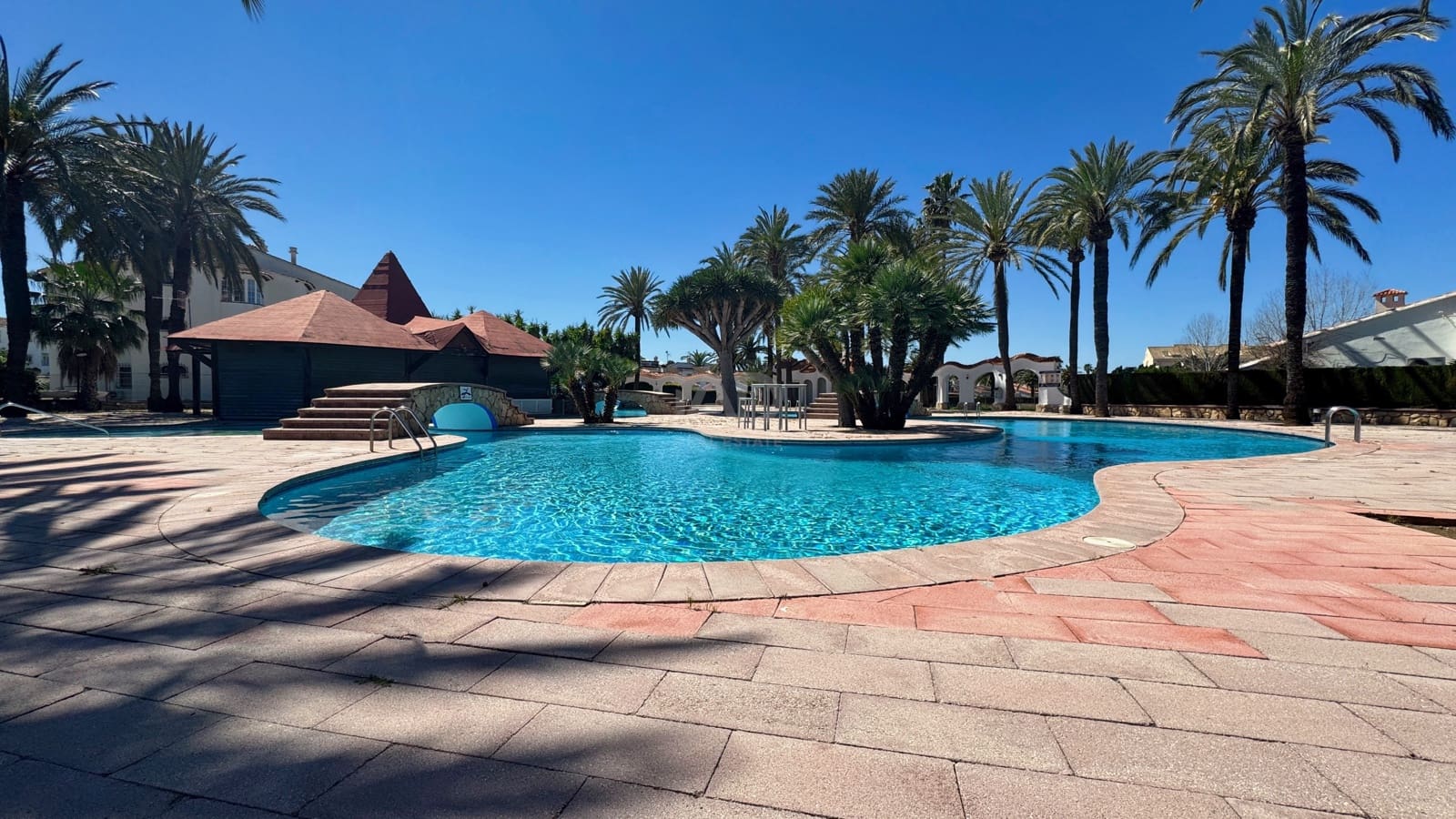 2 Zimmer Reihenhaus zu verkaufen in Alicante / Alacant Stadt mit Pool - 290.000 € (Ref: 9988177)