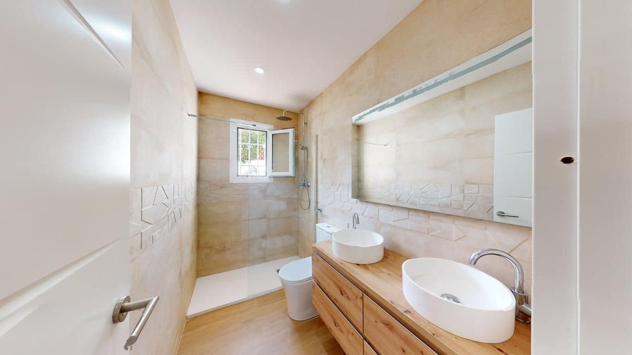 4 bedroom Townhouse for sale in Barcelona city - € 519,900 (Ref: 9988182)