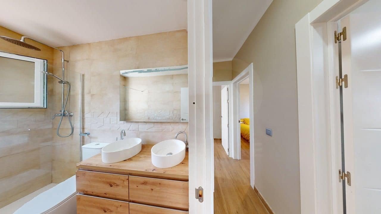 4 bedroom Townhouse for sale in Barcelona city - € 519,900 (Ref: 9988182)