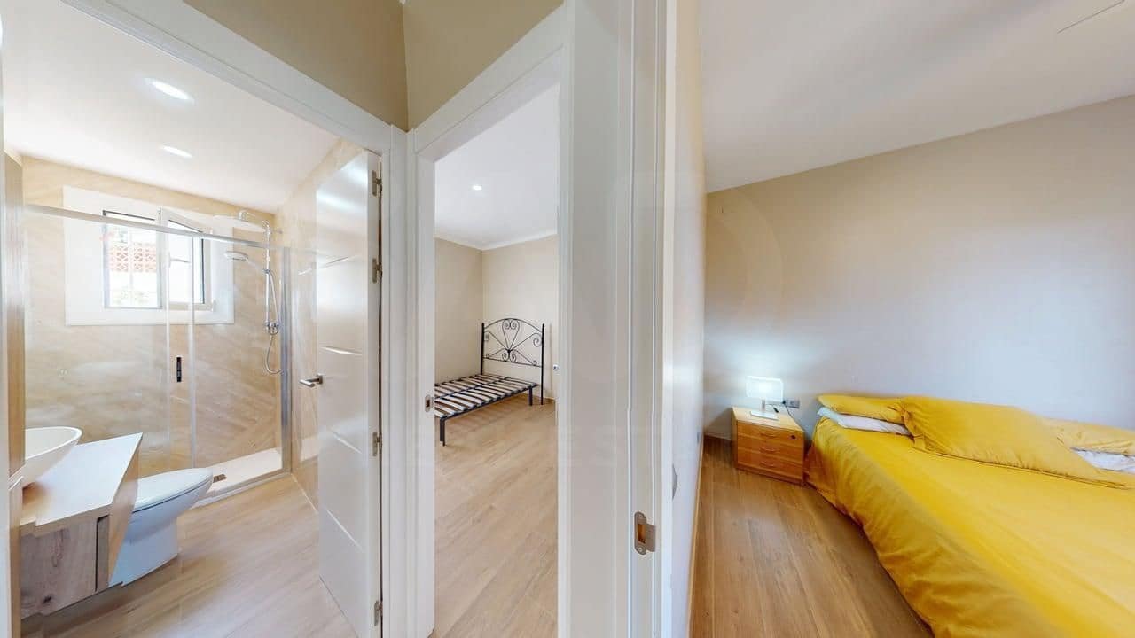 4 bedroom Townhouse for sale in Barcelona city - € 519,900 (Ref: 9988182)