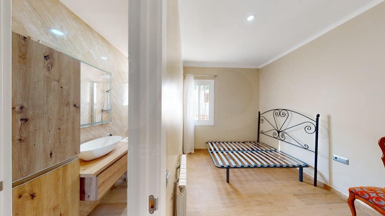 4 bedroom Townhouse for sale in Barcelona city - € 519,900 (Ref: 9988182)
