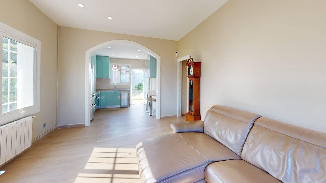 4 bedroom Townhouse for sale in Barcelona city - € 519,900 (Ref: 9988182)