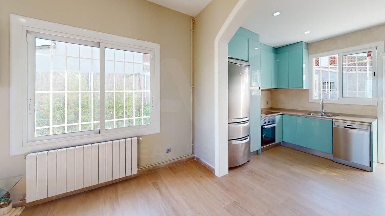 4 bedroom Townhouse for sale in Barcelona city - € 519,900 (Ref: 9988182)