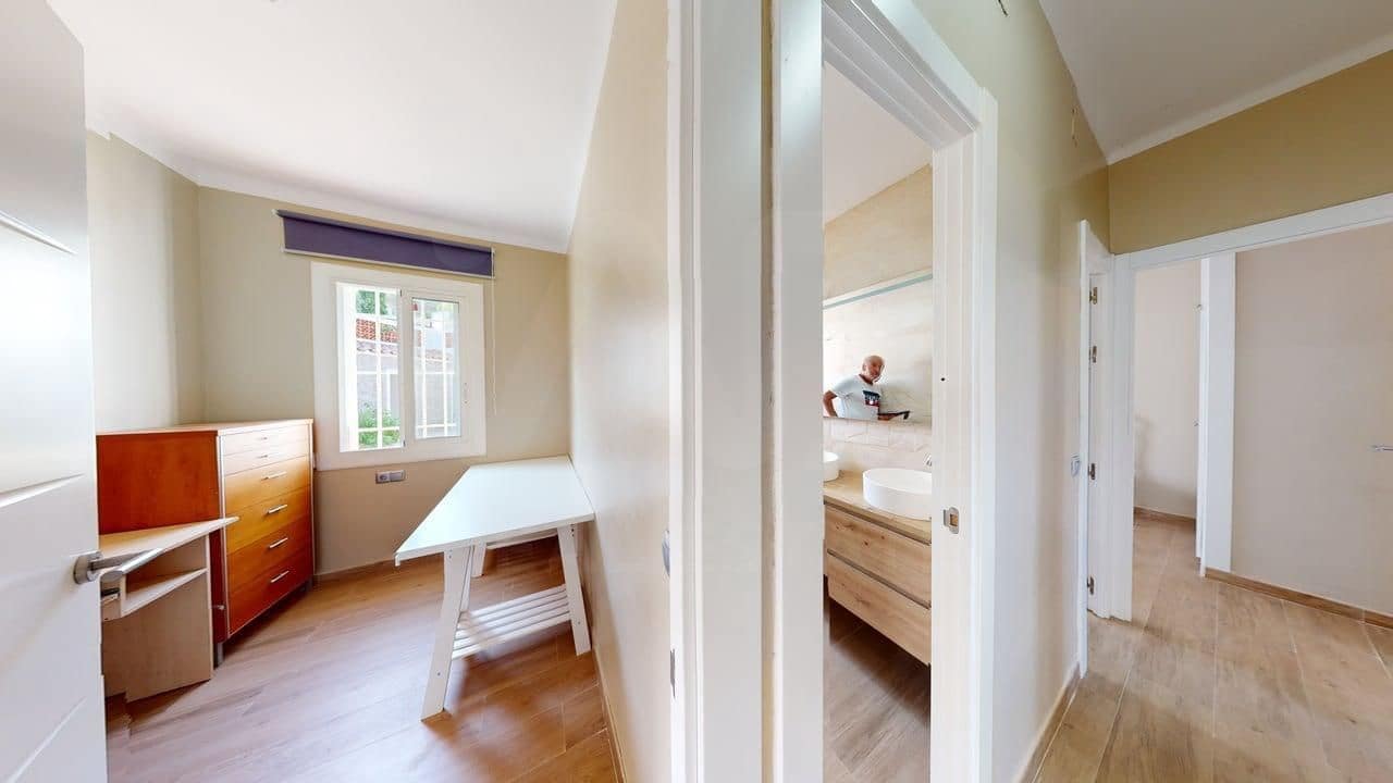 4 bedroom Townhouse for sale in Barcelona city - € 519,900 (Ref: 9988182)