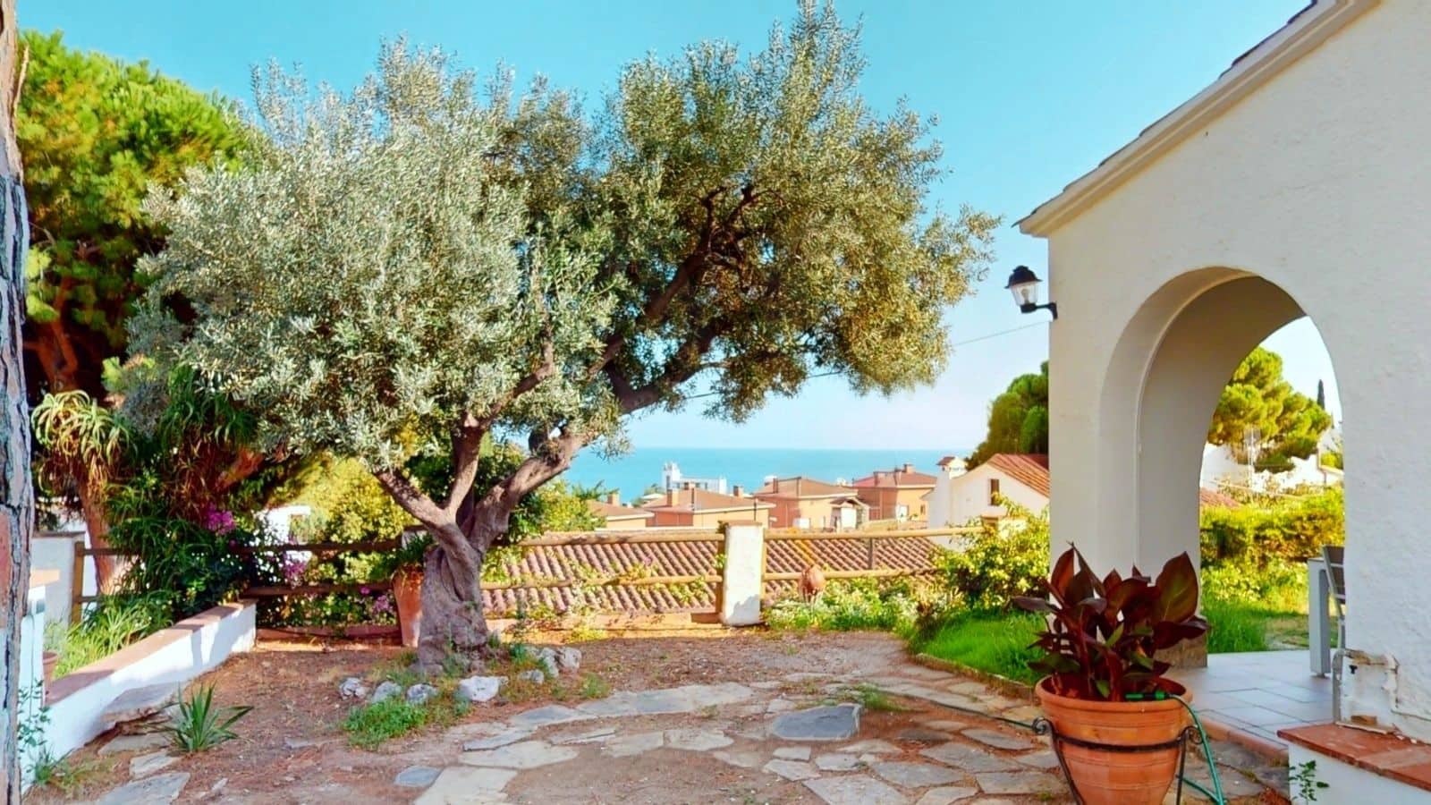 4 bedroom Townhouse for sale in Barcelona city - € 519,900 (Ref: 9988182)