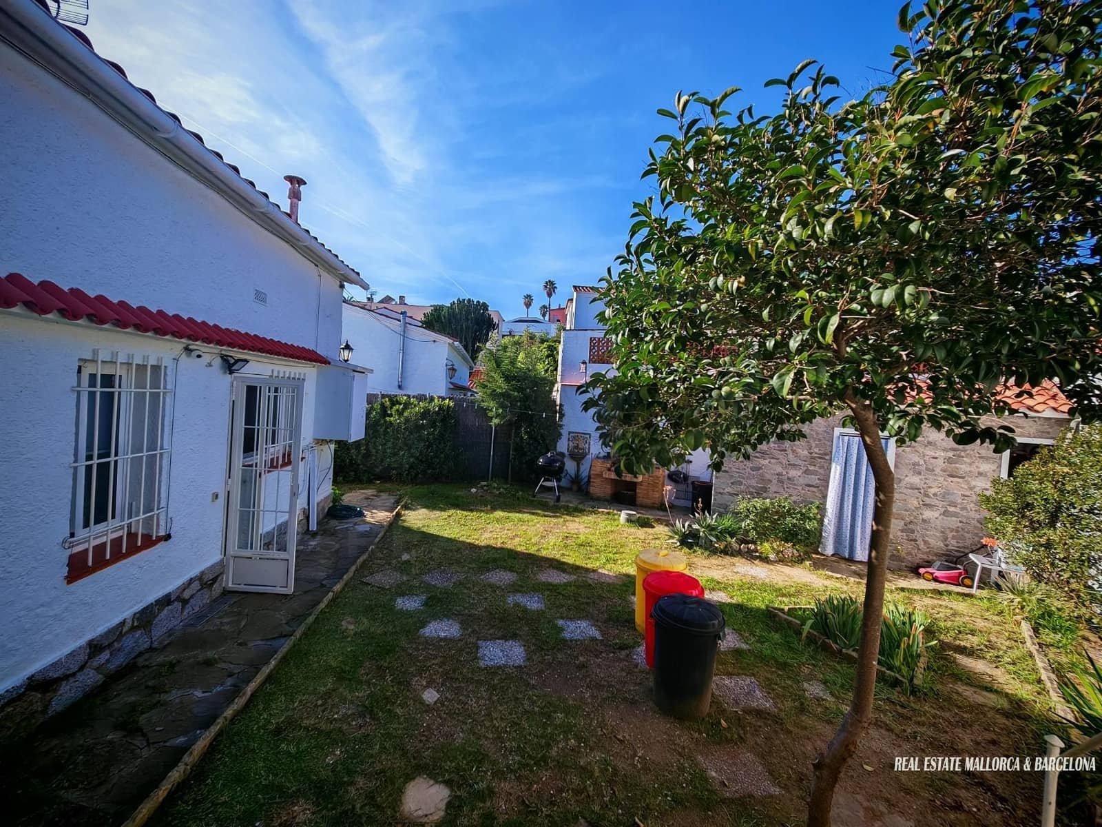4 bedroom Townhouse for sale in Barcelona city - € 519,900 (Ref: 9988182)