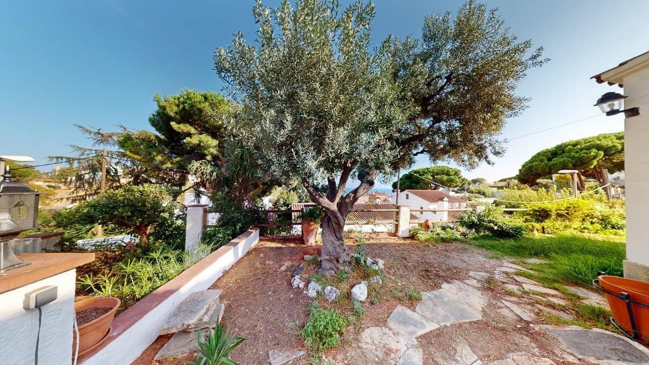 4 bedroom Townhouse for sale in Barcelona city - € 519,900 (Ref: 9988182)