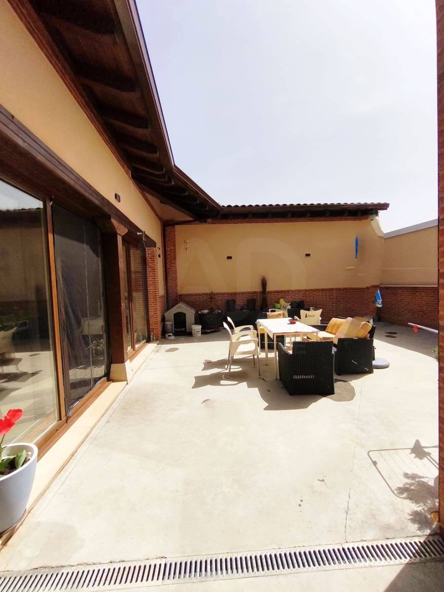 3 Zimmer Villa zu verkaufen in Cuadros mit Garage - 265.000 € (Ref: 9988185)