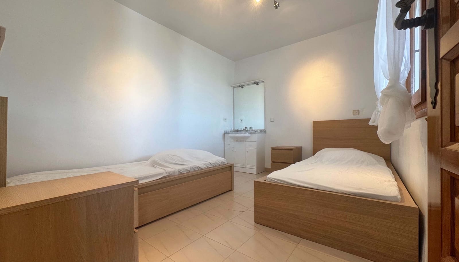 4 bedroom Townhouse for sale in Alicante / Alacant city with pool garage - € 390,000 (Ref: 9988195)