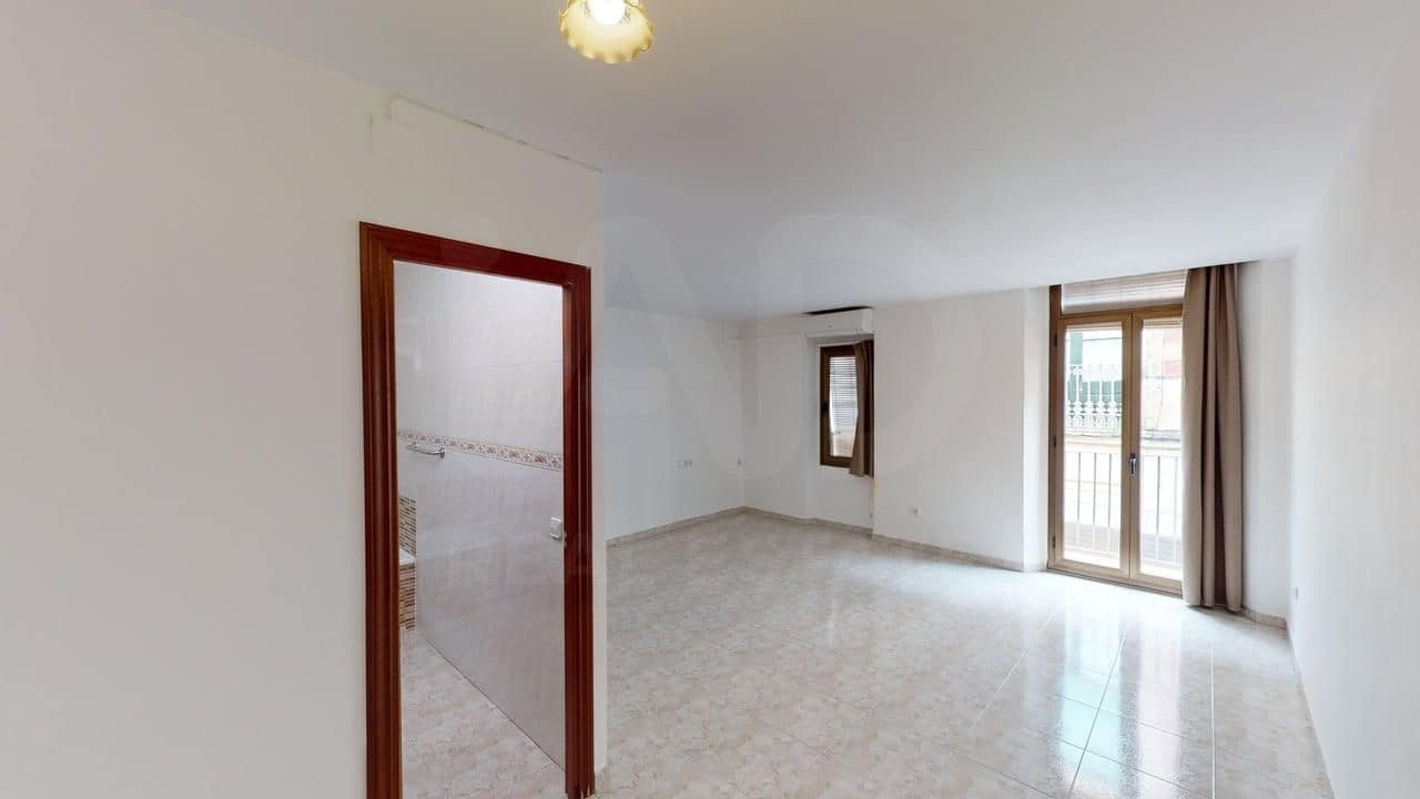 6 Zimmer Haus zu verkaufen in Barcelona Stadt - 450.000 € (Ref: 9988198)