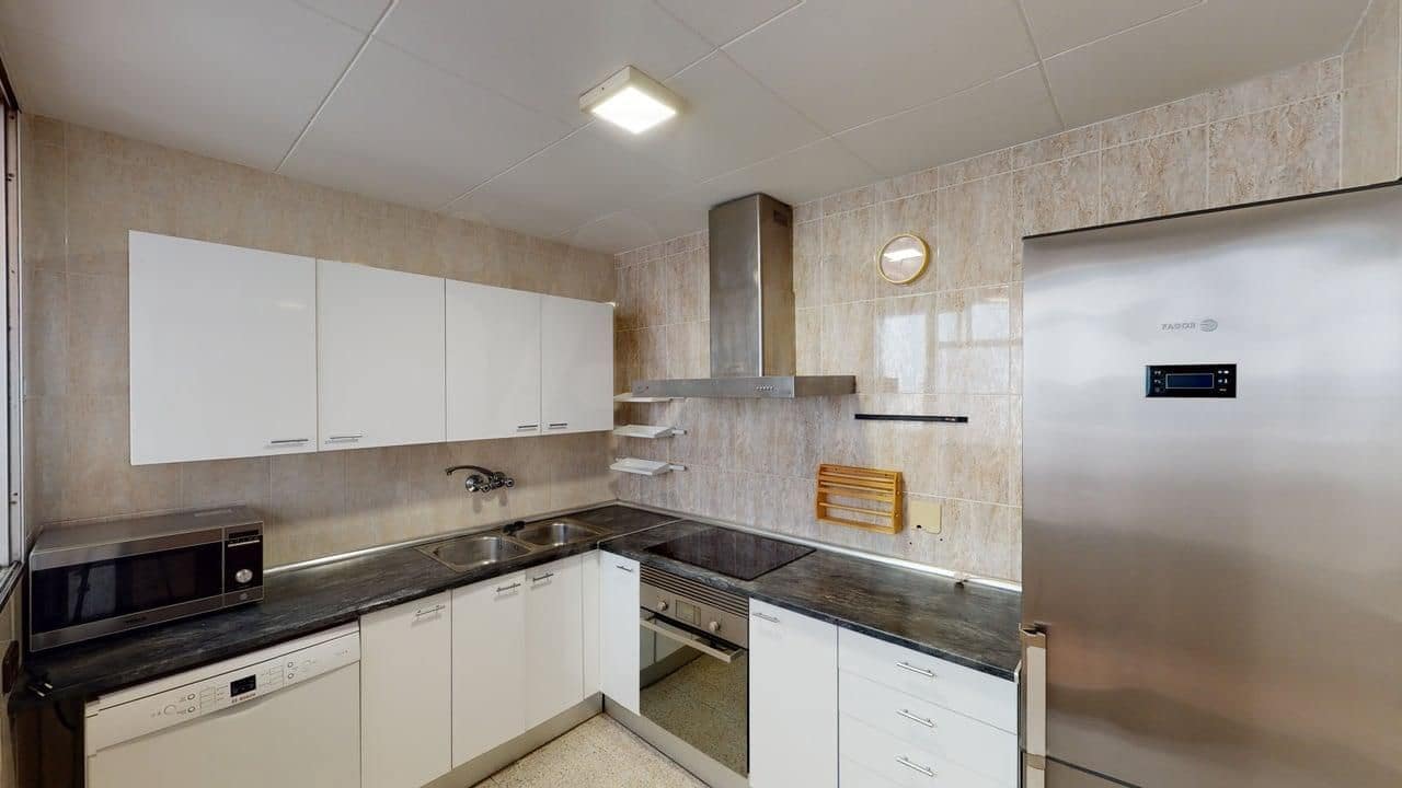 6 Zimmer Haus zu verkaufen in Barcelona Stadt - 450.000 € (Ref: 9988198)