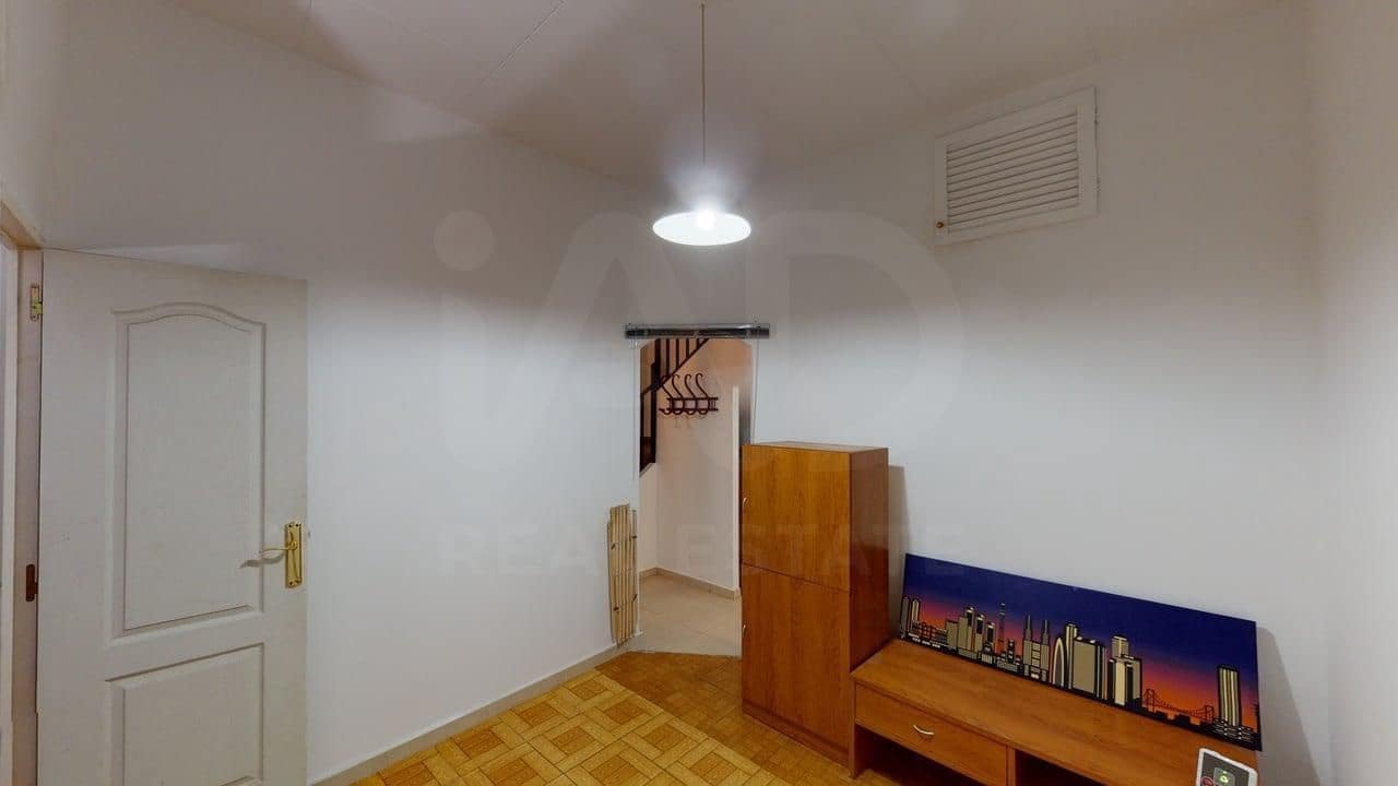 6 Zimmer Haus zu verkaufen in Barcelona Stadt - 450.000 € (Ref: 9988198)