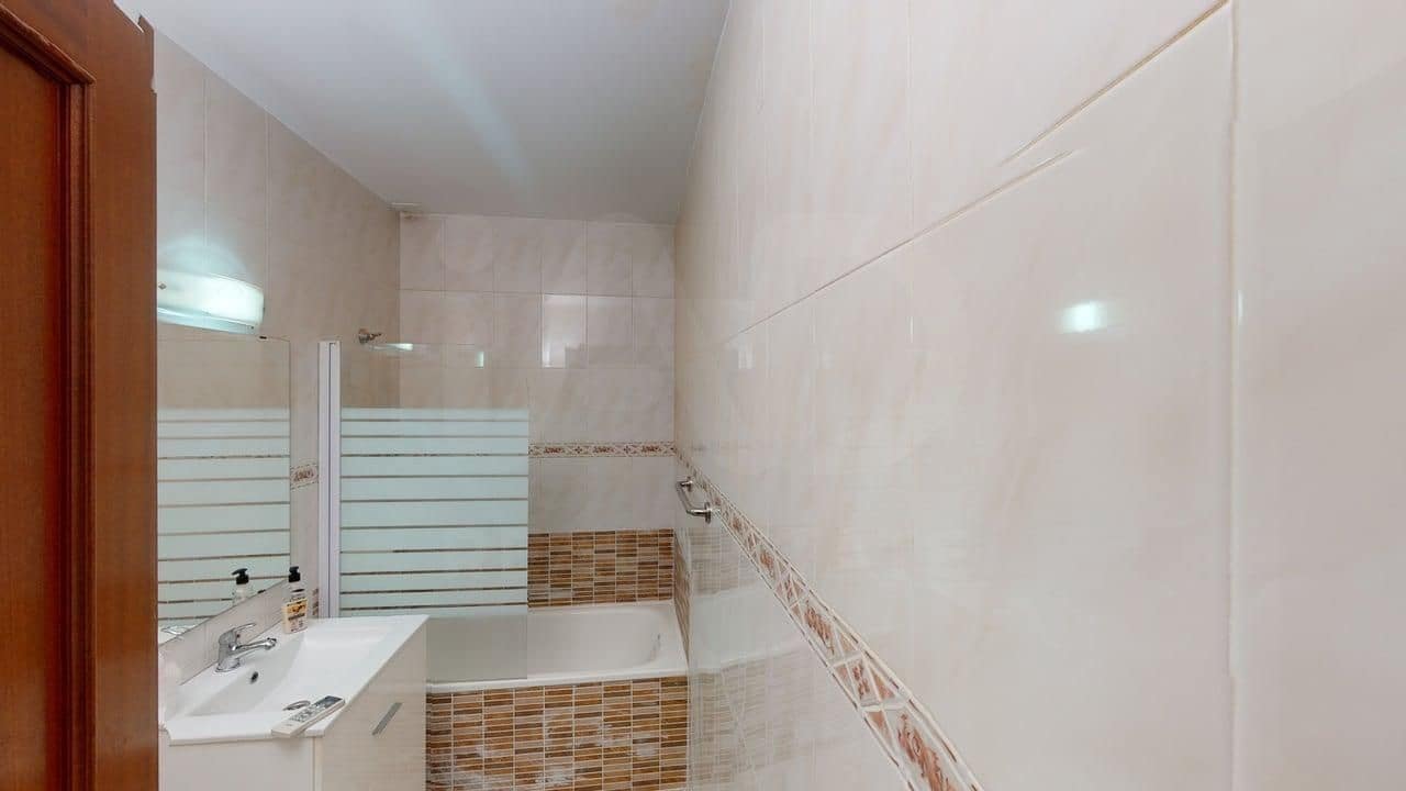 6 Zimmer Haus zu verkaufen in Barcelona Stadt - 450.000 € (Ref: 9988198)