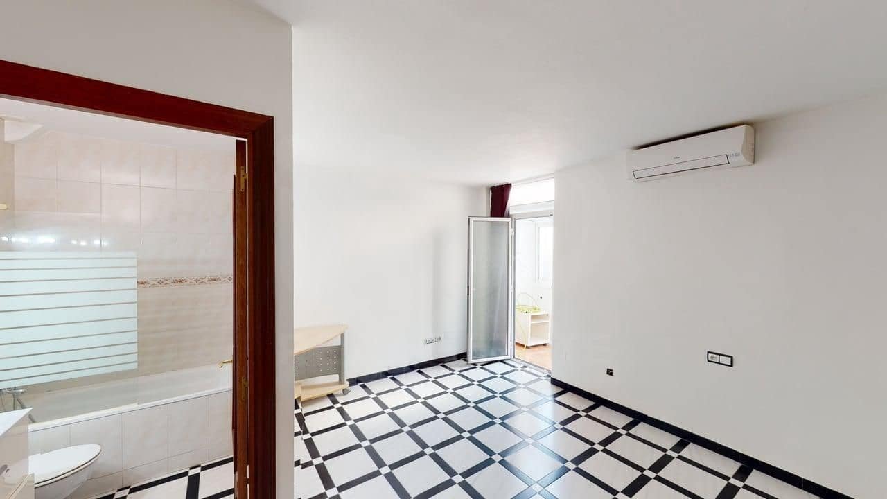 6 Zimmer Haus zu verkaufen in Barcelona Stadt - 450.000 € (Ref: 9988198)