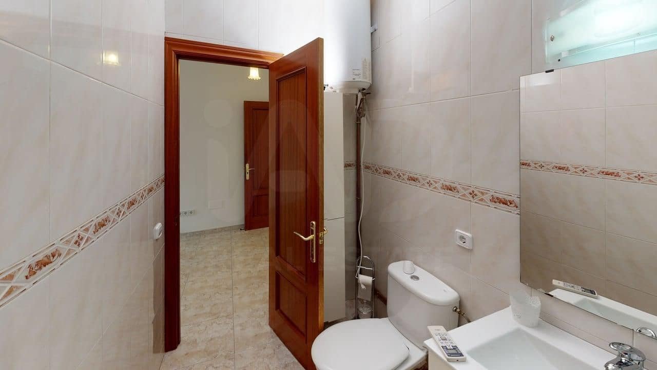 6 Zimmer Haus zu verkaufen in Barcelona Stadt - 450.000 € (Ref: 9988198)