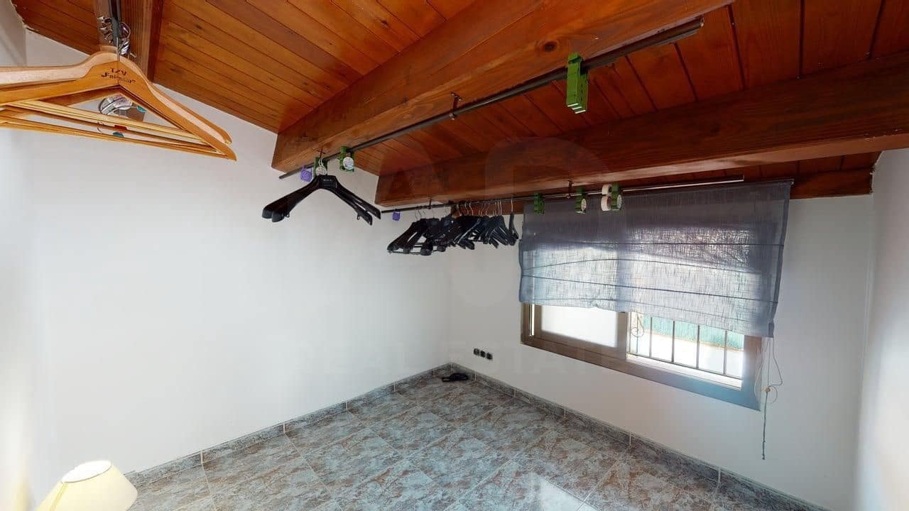 6 Zimmer Haus zu verkaufen in Barcelona Stadt - 450.000 € (Ref: 9988198)