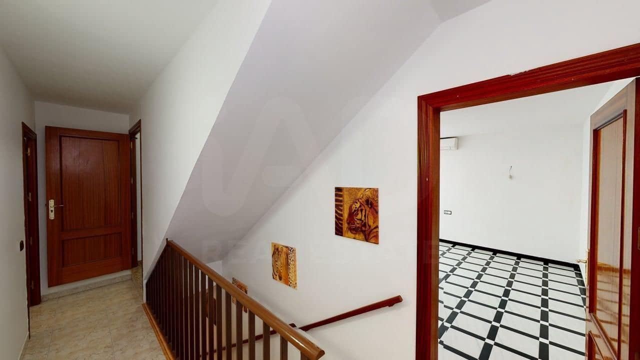 6 Zimmer Haus zu verkaufen in Barcelona Stadt - 450.000 € (Ref: 9988198)