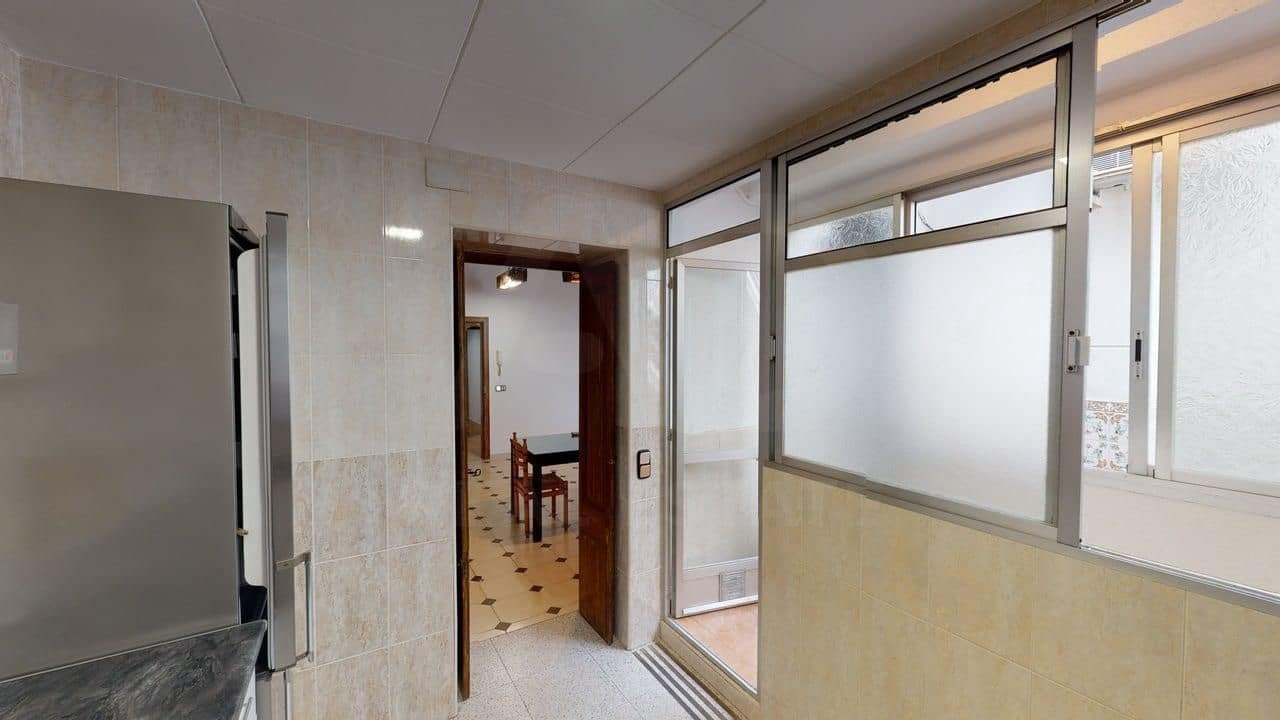 6 Zimmer Haus zu verkaufen in Barcelona Stadt - 450.000 € (Ref: 9988198)