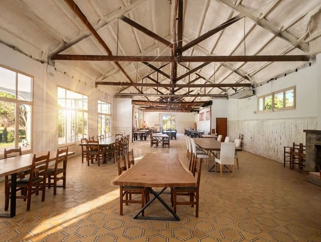 Ubebygd land til salgs i Barcelona by - € 950 000 (Ref: 9988205)